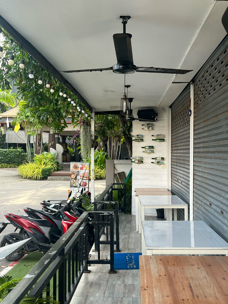Kata Station Restaurant And Hostel