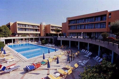 Hotel Residence Holiday, Забронировать Апарт-отель Отели Ломбардии с парковкой, Парковка