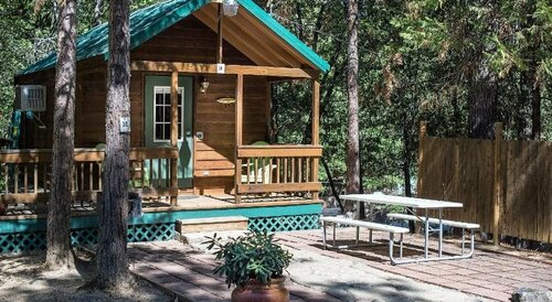 Lazy Z Resort, Забронировать Курортный отель Твейн-Гарт штат Калифорния