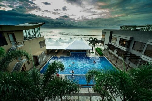 The Gold Beach Resort, Varaa Lomakeskus Gujarat hotellit, joissa on uima-allas, Uima-allas