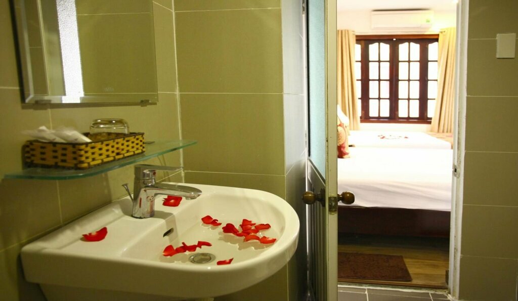 Azura Gold Hotel & Apartment
