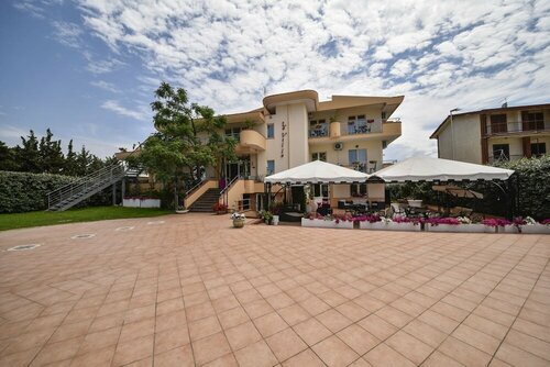 Hotel La Villa, Book Hotel Corigliano Calabro Calabrien