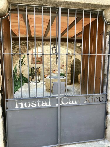 Hostal Rural Can Xicu, Book Hotel Hoteller i Girona med parkering, Parkering