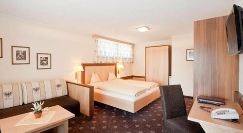 Hotel Regina, Prenota Hotel Hotel a Tirolo con parcheggio, Parcheggio