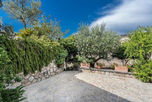 Villa Celentano, Забронировать Вилла Отели Вико-Экуенсе с парковкой, Парковка