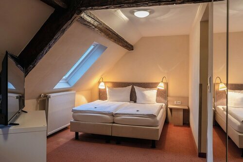 Hotel Altes Weinhaus, Забронировать Отель «постель и завтрак» Нойштадт-ан-дер-Вайнштрасе Wine Route