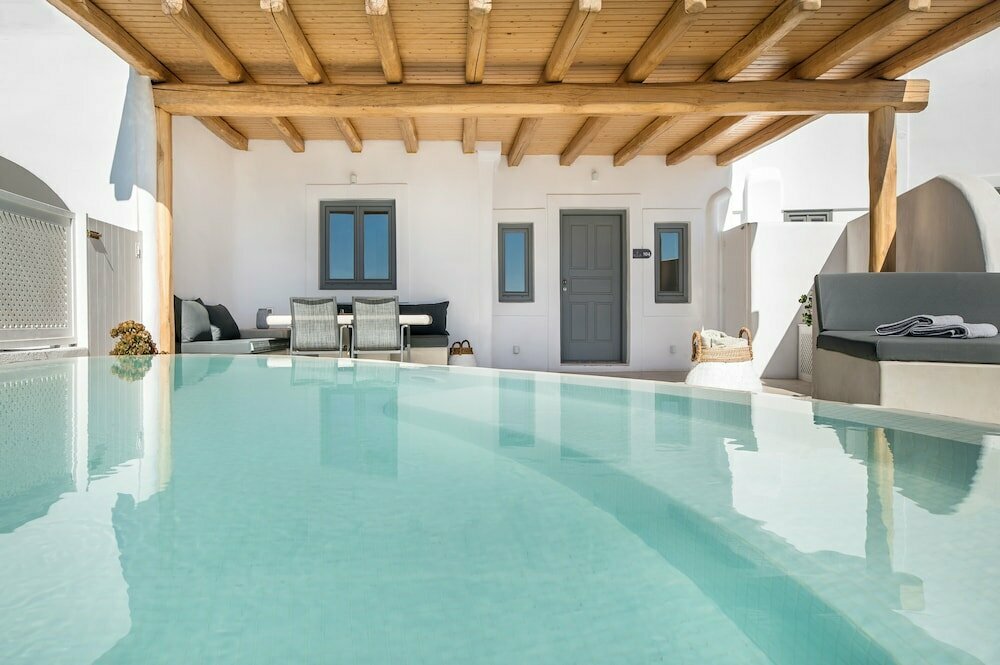 Aqua Luxury Suites by NOMÉE Hospitality Group