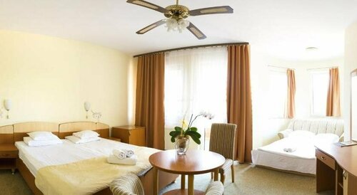Hotel Venus & Wellnes Hotel Aphrodite, Забронировать Отель Залакарош Зала, рядом с Лечебно-развлекательный термальный комплекс «Гранит»