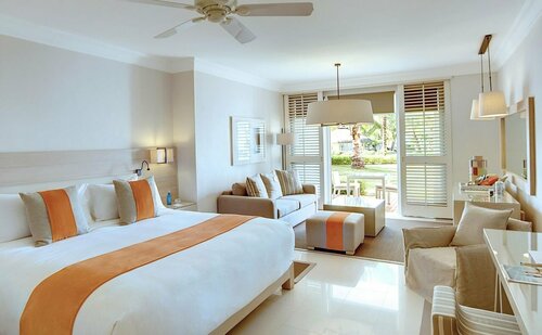 LUX* Belle Mare Resort & Villas, Забронировать Курортный отель Отели Бель-Мар с парковкой, рядом с Пляж Бель Мар, Парковка