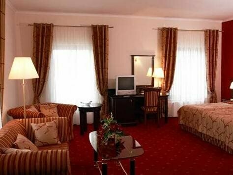 Hotel Piast, Забронировать Отель Отели Опольского воеводства с парковкой, рядом с Tower of the Upper Castle, Парковка