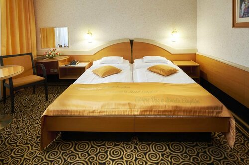 Hotel Eroplán, Забронировать Отель Рожнов-под-Радгоштем Beskids