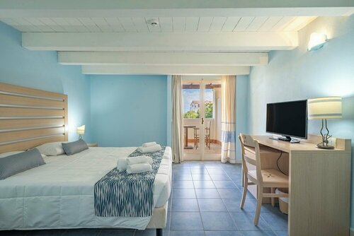 Cala Della Torre Resort, Забронировать Курортный отель Отели Синискола с завтраком, Завтраки