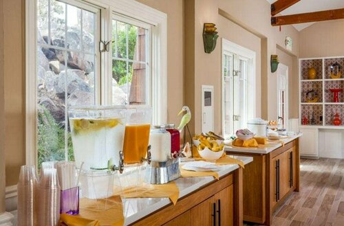 Lighthouse Lodge & Cottages, Забронировать Отель Отели Пасифик-Гров с парковкой, Парковка