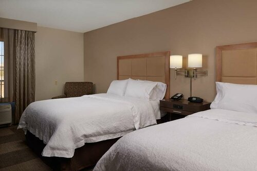 Hampton Inn & Suites Phoenix/Scottsdale, Забронировать Отель Парадайз-Валлеи Скотсдейл, рядом с CrackerJax Family Fun &amp; Sports Park