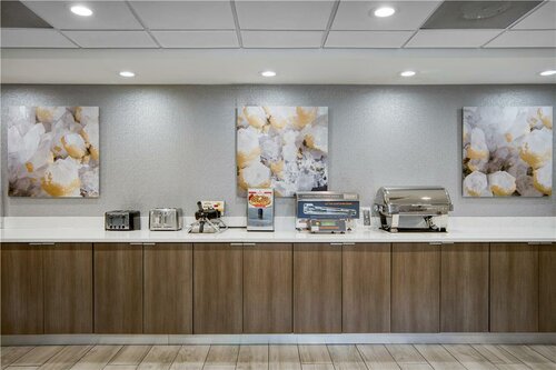 SureStay Plus Hotel by Best Western Chicago Lombard, Забронировать Отель Ломбард Большой Чикаго, рядом с Торговый центр "Йорктаун"
