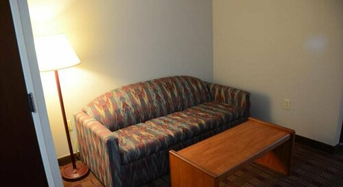 Super 8 by Wyndham Louisville/Expo Center, Забронировать Отель Луисвилл Louisville Metropolitan Area, рядом с Central Station Shopping Center