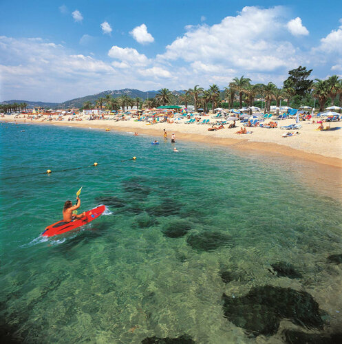 Santa Susanna Resort Affiliated by FERGUS, Забронировать Курортный отель Отели Санта-Сусанна с бассейном, Бассейн