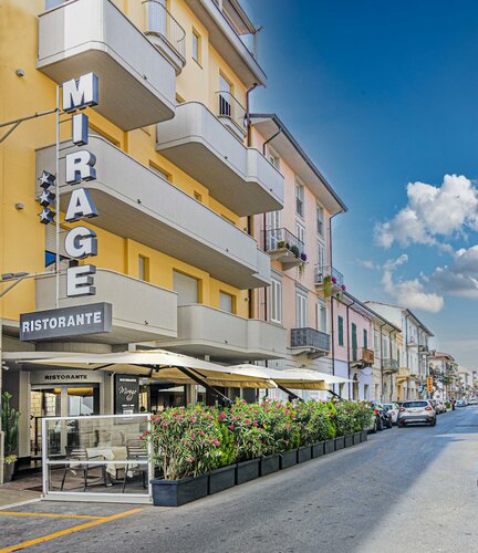 Hotel Mirage, Забронировать Отель Виареджо Версилия, рядом с Гавань Виареджо