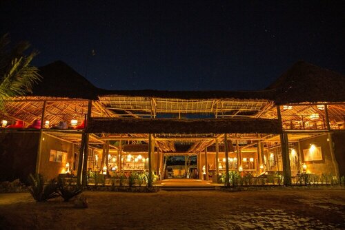 Mwezi Boutique Resort, Prenota Resort Hotel a Pvani region con piscina, Piscina