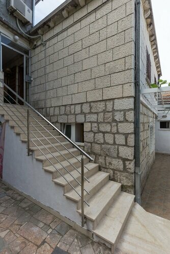 Kusalo Guesthouse, Забронировать Гостевой дом Отели Дубровника с парковкой, рядом с Университет Дубровника, Парковка