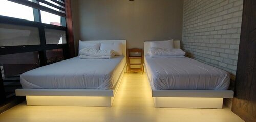 White Windmill Guesthouse, Reserva ahora Hostal o pensión Hoteles en Jeolla del Sur con aparcamiento, Aparcamiento