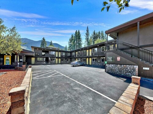 Secrets Inn Lake Tahoe, Забронировать Отель Отели South Lake Tahoe Area с парковкой, Парковка