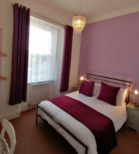 Langdon Villa Guest House, Забронировать Гостевой дом Отели Пембрукшир с парковкой, Парковка