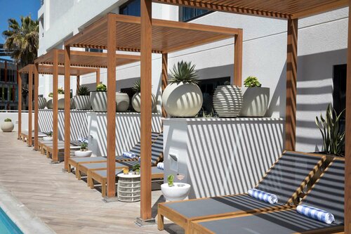 Hilton Santa Monica, Забронировать Отель Отели Венис-Бич 4 звезды, 4*
