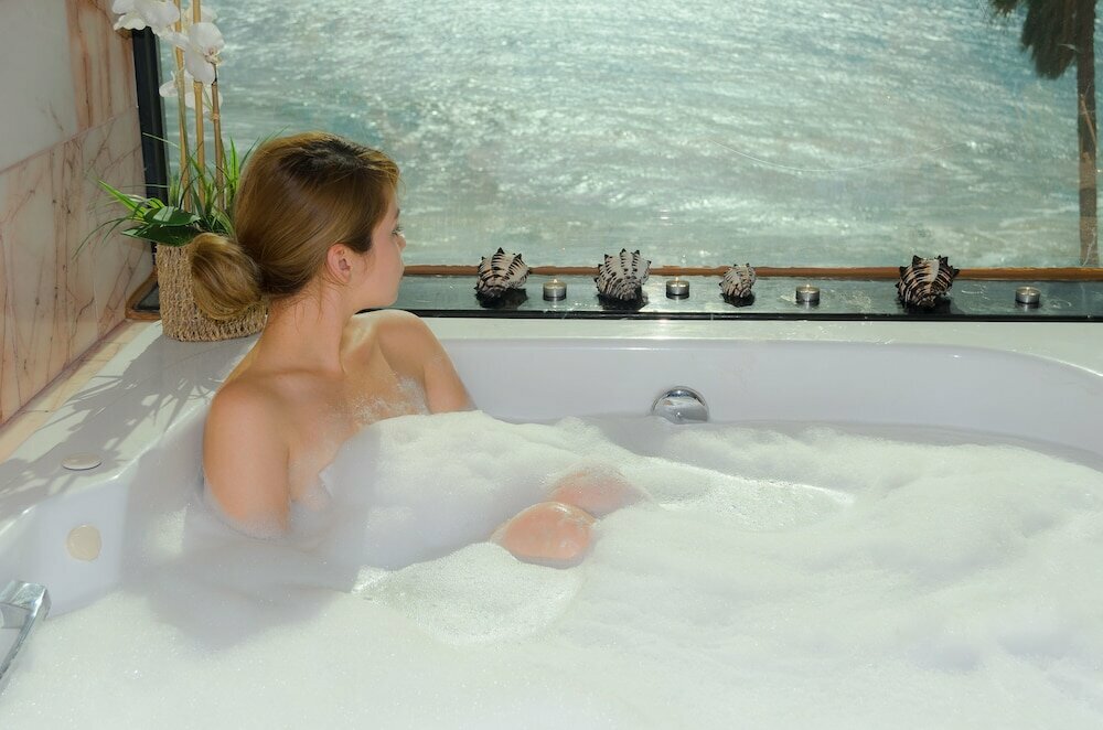 Las Rocas Resort & Spa