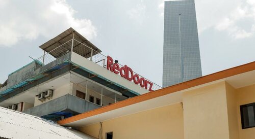 RedDoorz Plus near Ciputra World Kuningan 2, Book Hotel Sawah Besar Cilandak