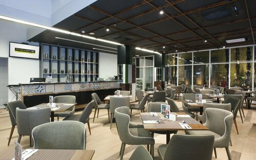 MaxOneHotels at Dharmahusada Surabaya, Prenota Hotel Hotel a East Java con parcheggio, Parcheggio