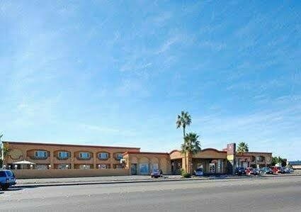 Hollies Hotel & Suites, Prenota Hotel Calexico California