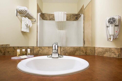 Days Inn by Wyndham Bonnyville, Book Hotel Bonnyville Alberta