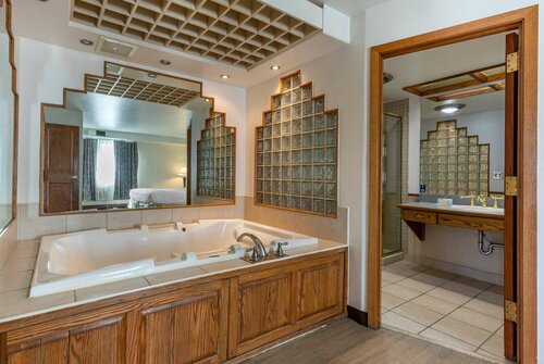 Howard Johnson by Wyndham Billings, Buchen Sie Hotel Hotels in Billings mit Pool, Schwimmbad