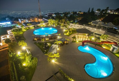 Surya Hotel & Cottages Prigen, Buchen Sie Hotel 3-Sterne-Hotels in Prigen, 3*
