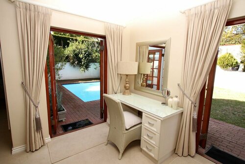 Constantia Garden Suites, Забронировать Отель Константия Кейптаун