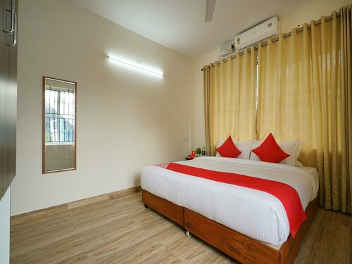 OYO 15574 Caprice Residency, South, Забронировать Отель Отели штата Кералы с завтраком, Завтраки