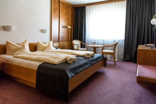 Hotel JÄGERHAUS in Singen am Hohentwiel, Забронировать Отель Зинген Боденское озеро - Веломаршрут