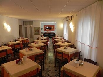 Hotel Antonella, Забронировать Отель Отели Венето с парковкой, Парковка