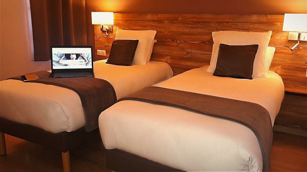 Brit Hotel Confort Pau Lons