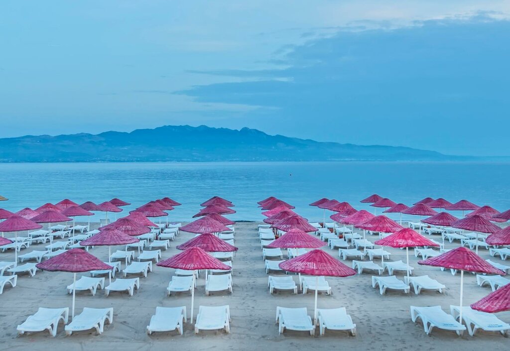 ‪Bendis Beach Hotel‬