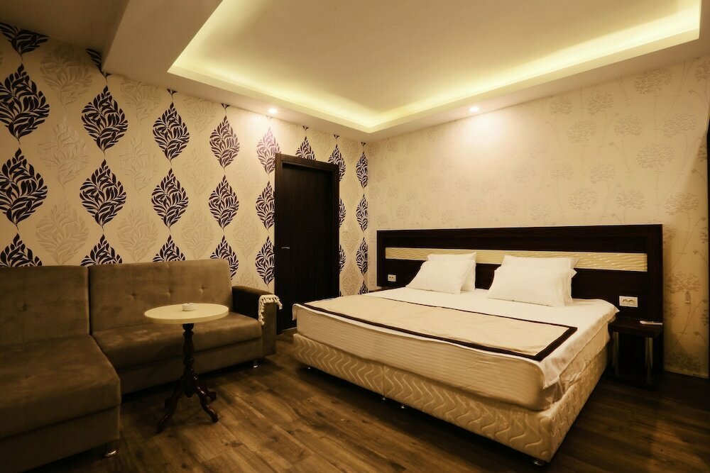 Azd House Hotel