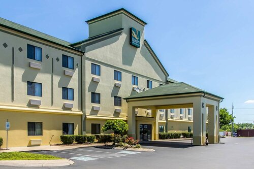 Quality Inn & Suites, Забронировать Отель Отели Теннесси с парковкой, Парковка