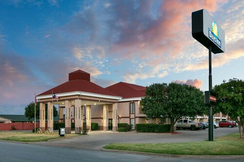 Days Inn by Wyndham Granbury, Забронировать Отель Гранбери 