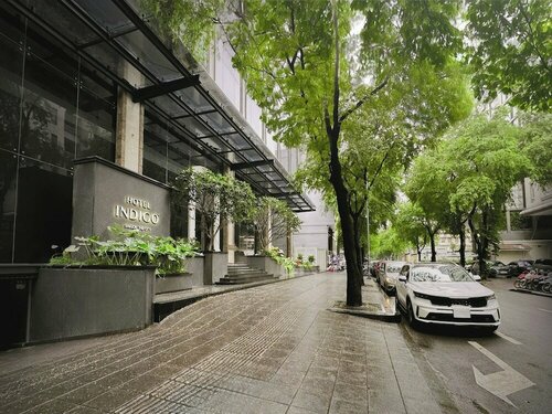 Meander Saigon