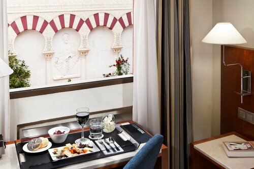 NH Califa, Varaa Hotelli Hotellit Madrid pysäköinnillä, Pysäköinti