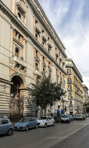 Neapolitan Breakfast, Đặt Nhà nghỉ có bữa sáng Molo Beverello Napoli