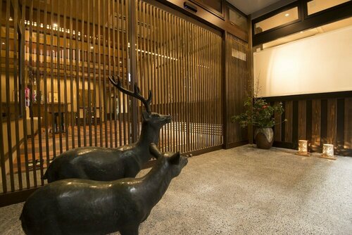 Tenpyo Ryokan, Забронировать Гостевой дом Отели Нары с парковкой, рядом с Железнодорожная станция Кинтэцу Нара, Парковка