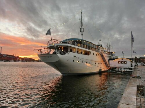 Mälardrottningen Yacht Hotel & Restaurant, 予約 ホテル Gamla stan Stockholm, Swedish Institute周辺