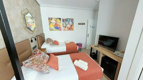 Hostal Boutique La Española, Забронировать Бутик-отель Рота Коста-де-ла-Лус, рядом с Замок Луна